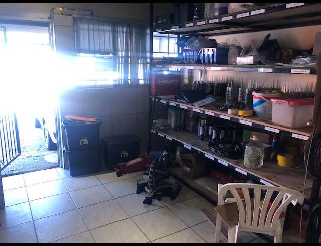 155M² WAREHOUSE TO LET IN GLEN ANIL